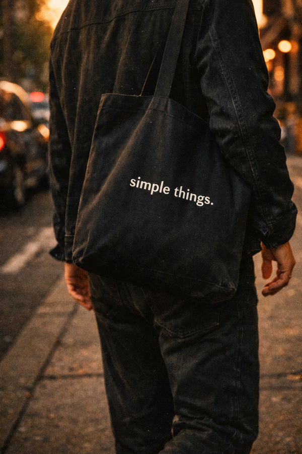 Tote bag lifestyle street photo